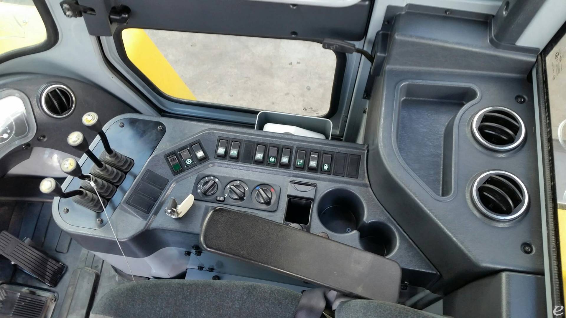 2015 Hyundai 160D-7A