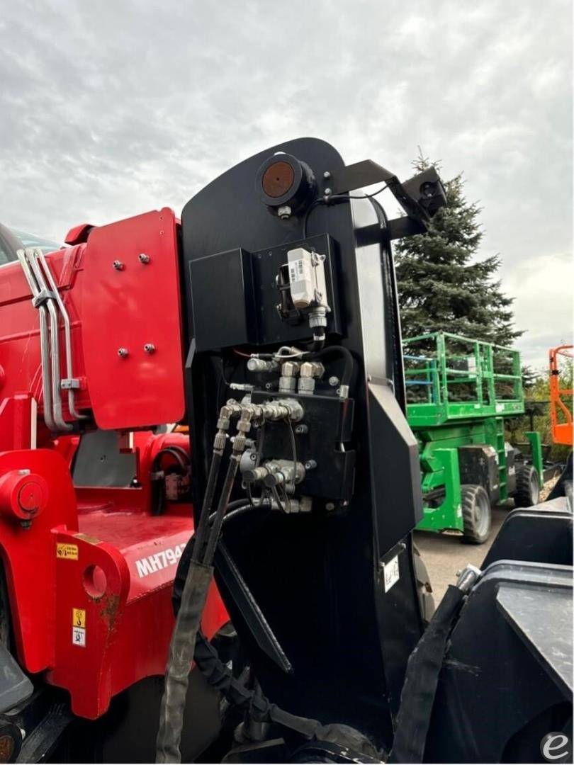 2021 Manitou MHT10230
