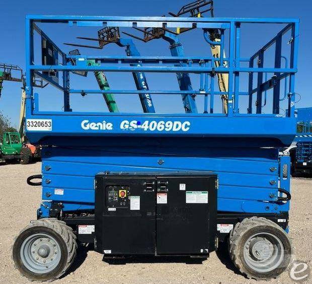 2015 Genie GS4069DC Electric Scisso...