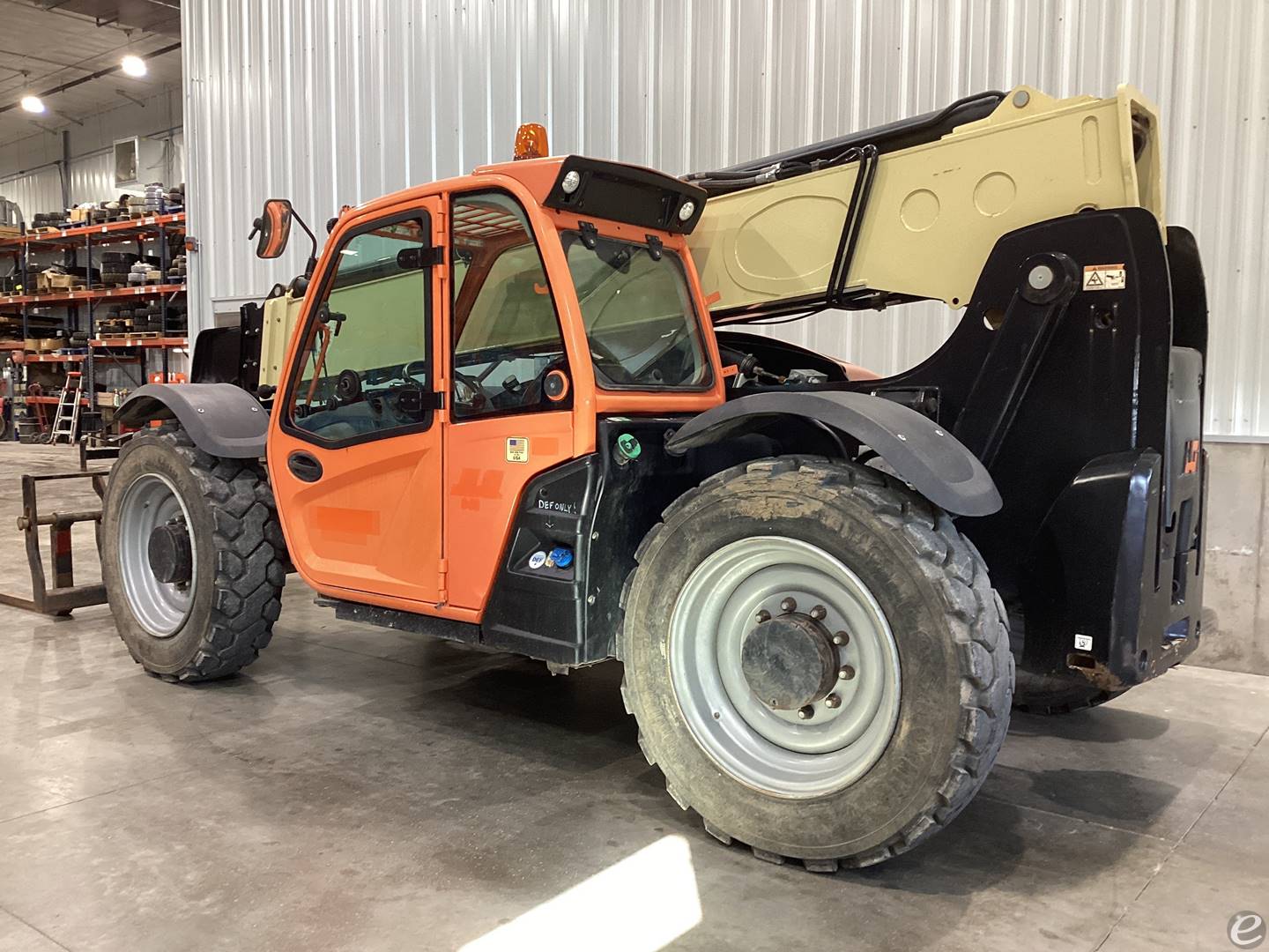 2016 JLG 943