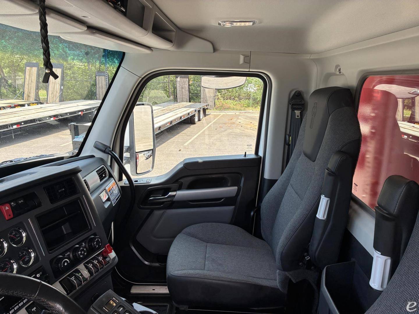 2025 Kenworth T880