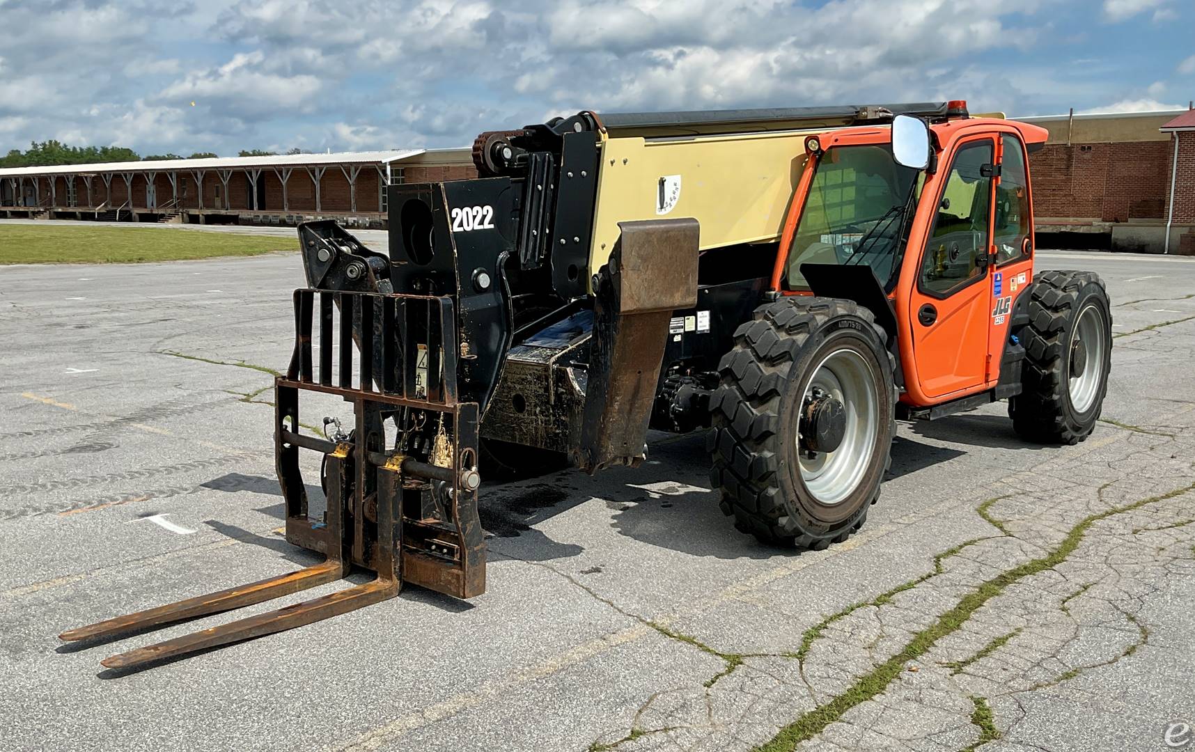 2020 JLG 1255