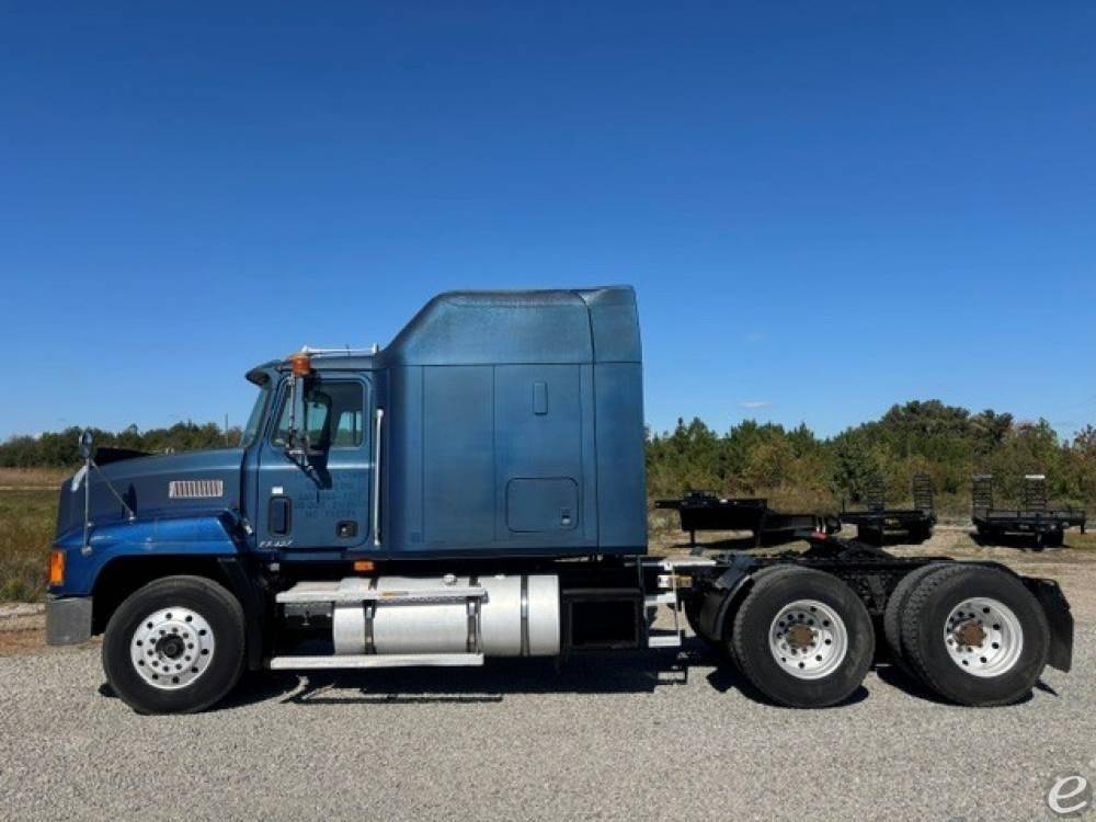1999 Mack CH613