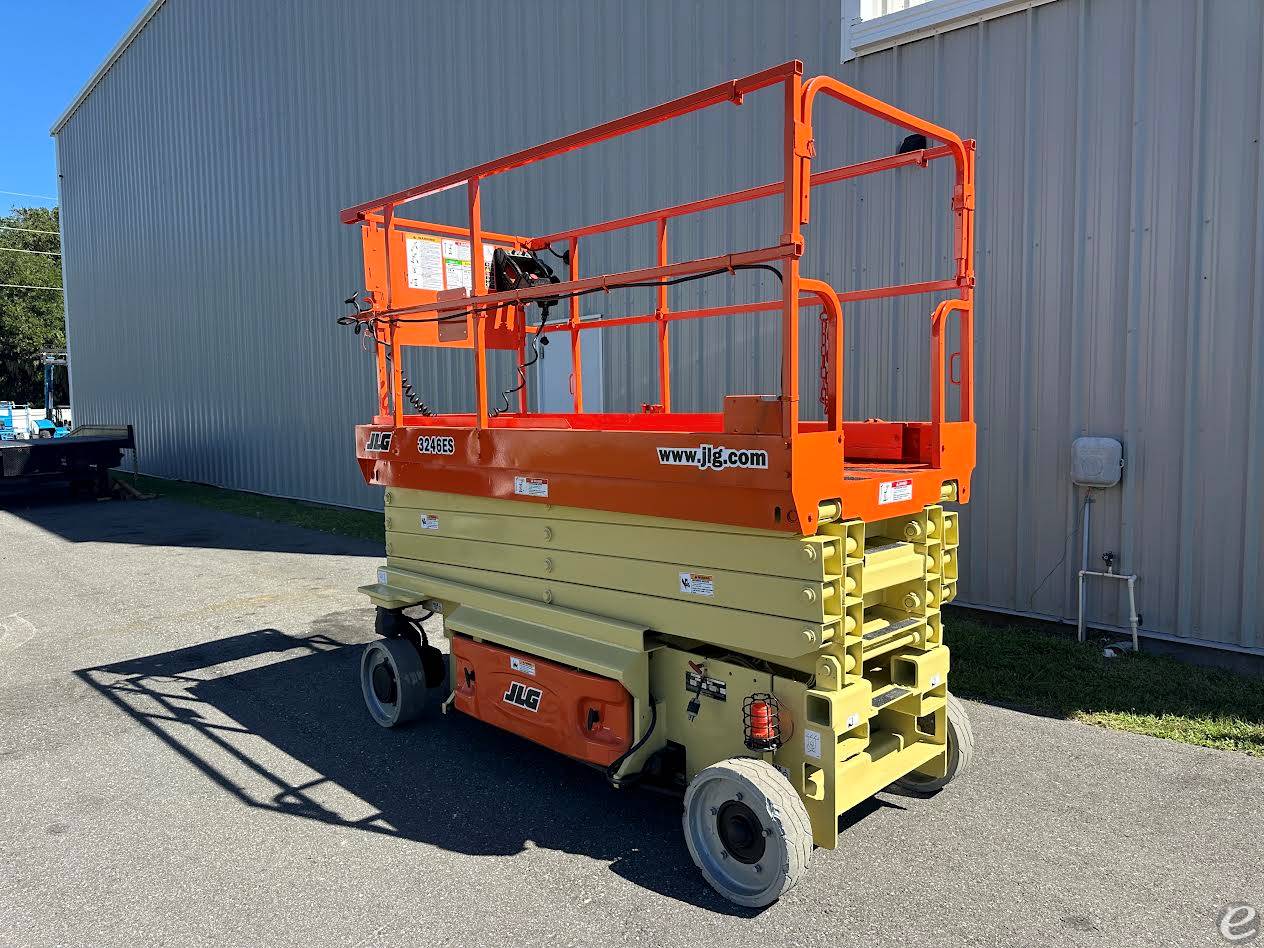 2015 JLG 3246ES