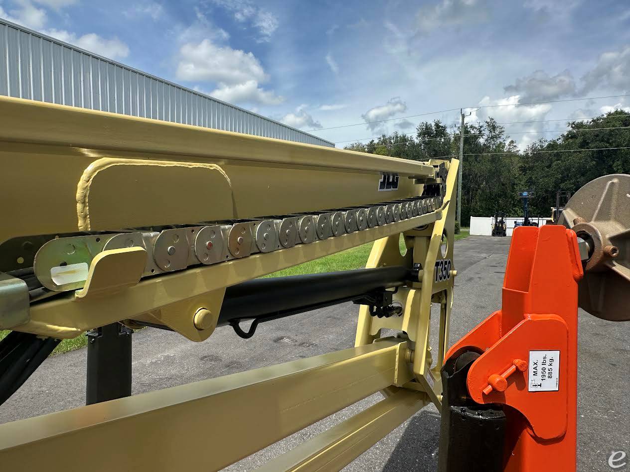 2017 JLG T350