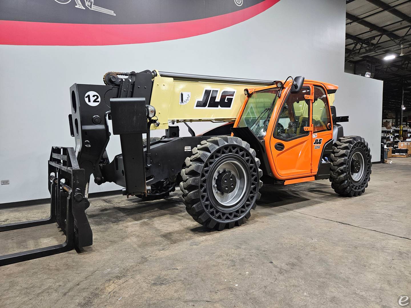 2017 JLG 1255