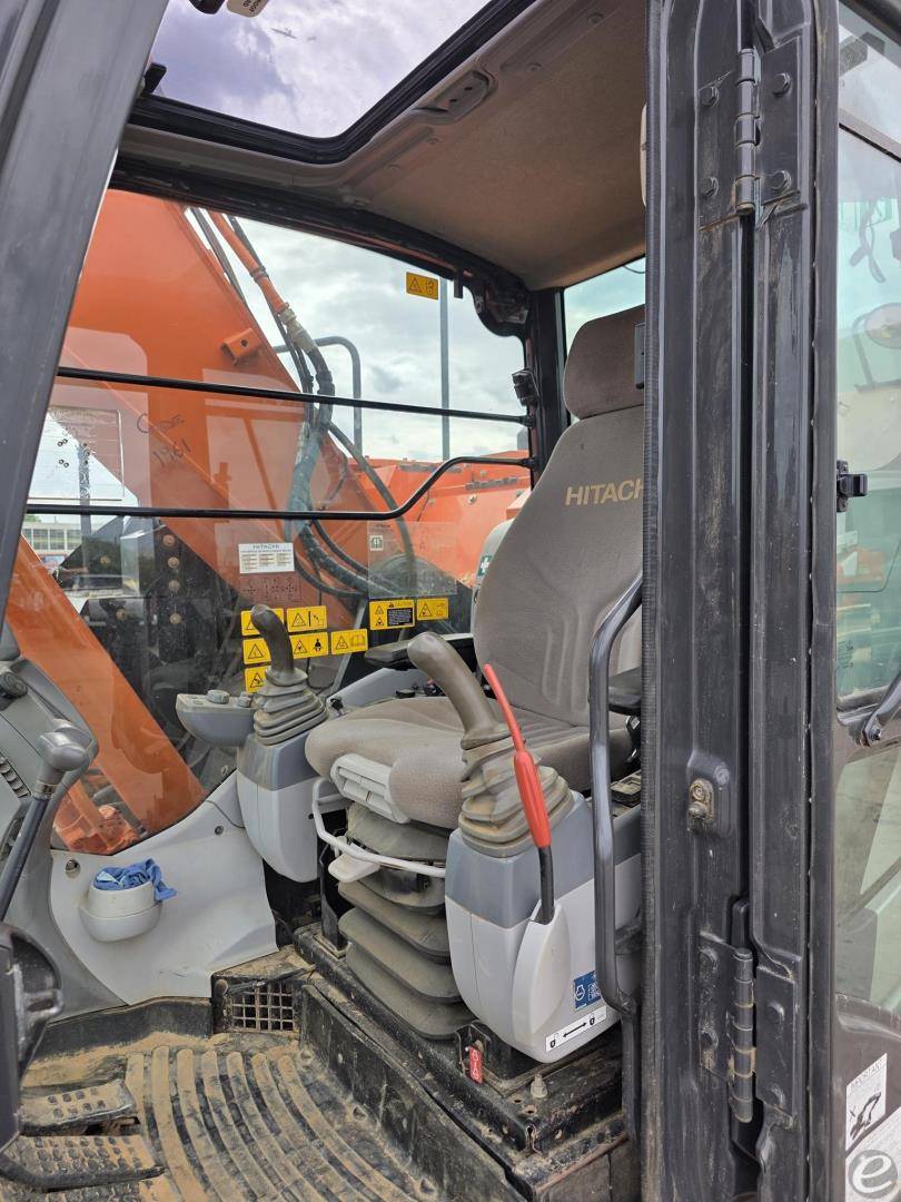 2016 Hitachi ZX225US LC-5B