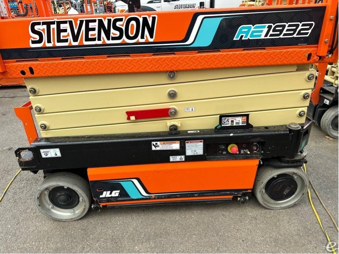 2022 JLG AE1932