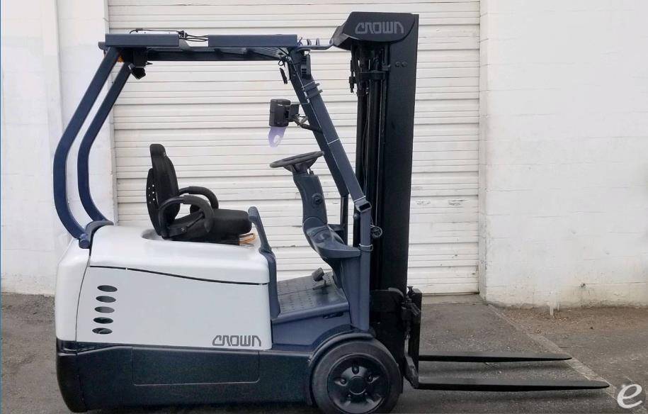 2016 Crown SC5245-40 Electric Forkl...