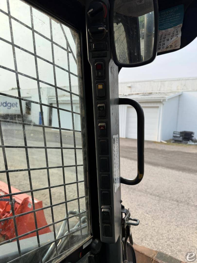 2015 New Holland L220