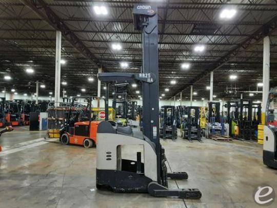 2010 Crown RR5725-45 Electric Reach...