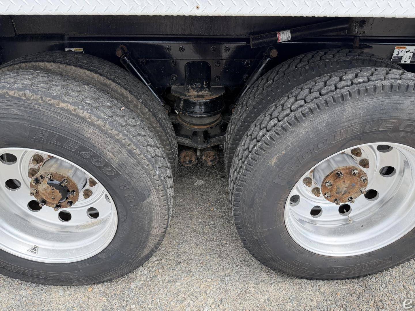 2023 Kenworth T880