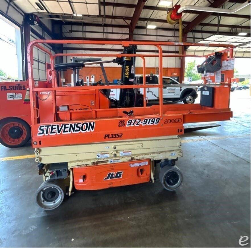 2017 JLG 1930ES