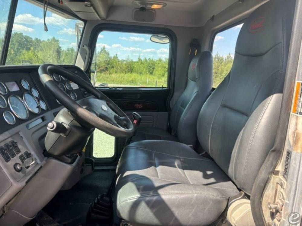 2015 Peterbilt 389