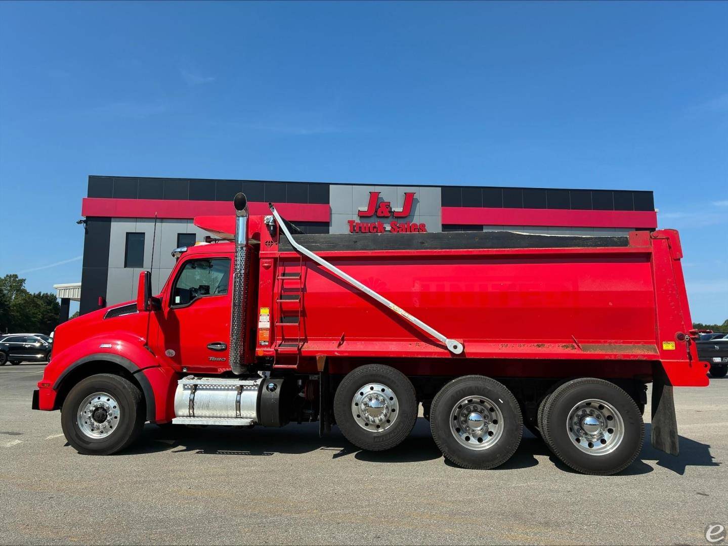 2023 Kenworth T880