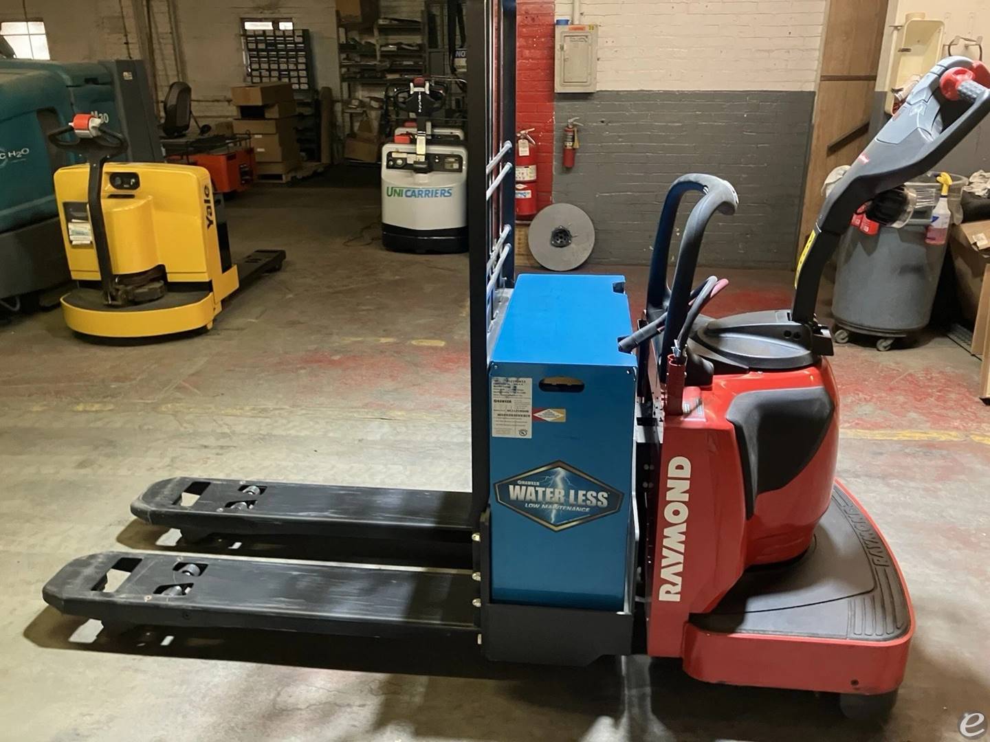 2020 Raymond 8410