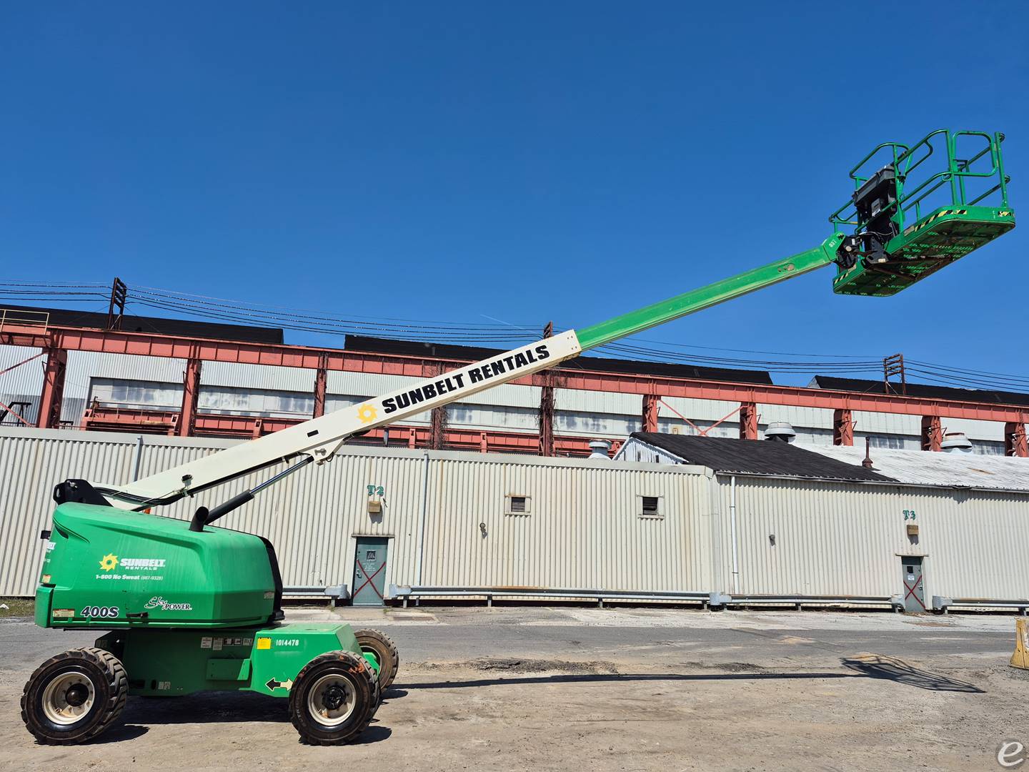 2017 JLG 400S