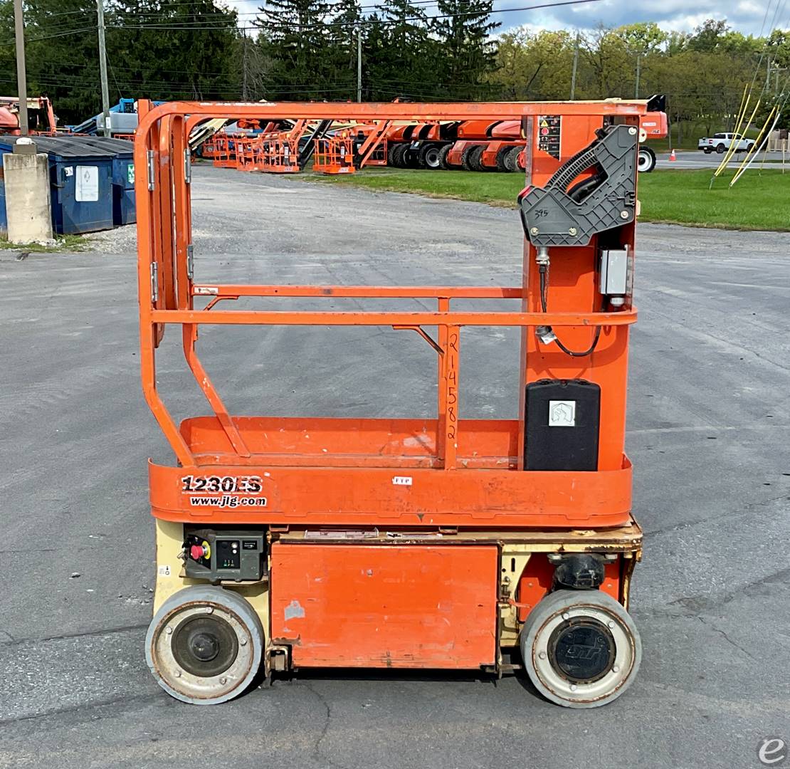 2013 JLG 1230ES