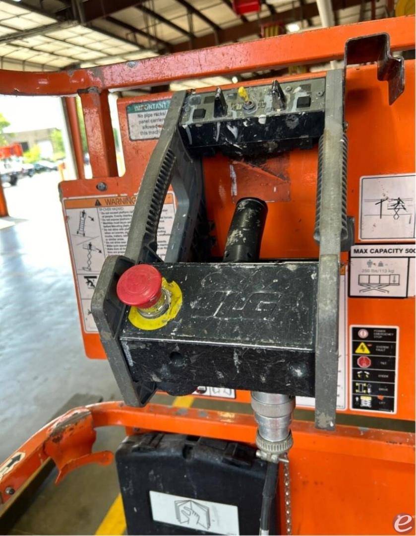 2017 JLG 1930ES