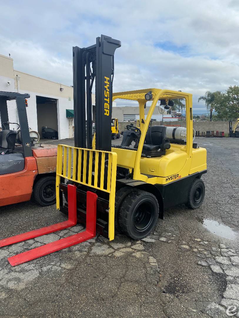 2015 Hyster H80 Pneumatic Tire Fork...
