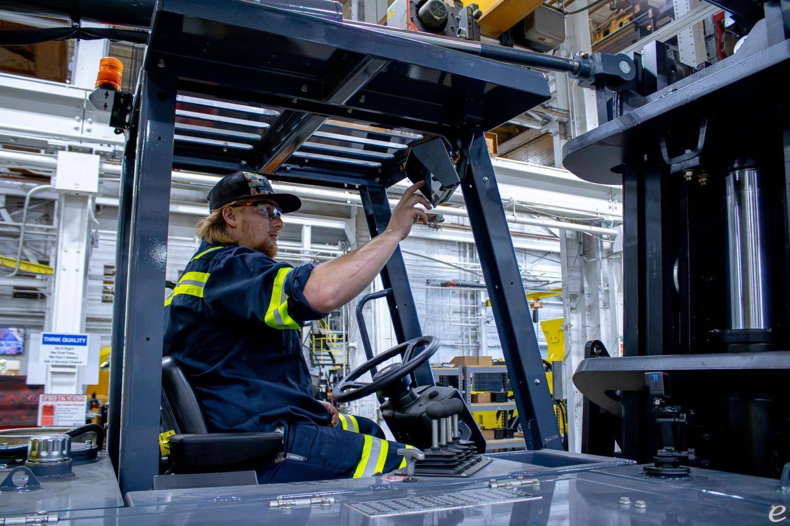 2027 Hoist Liftruck FR40-60
