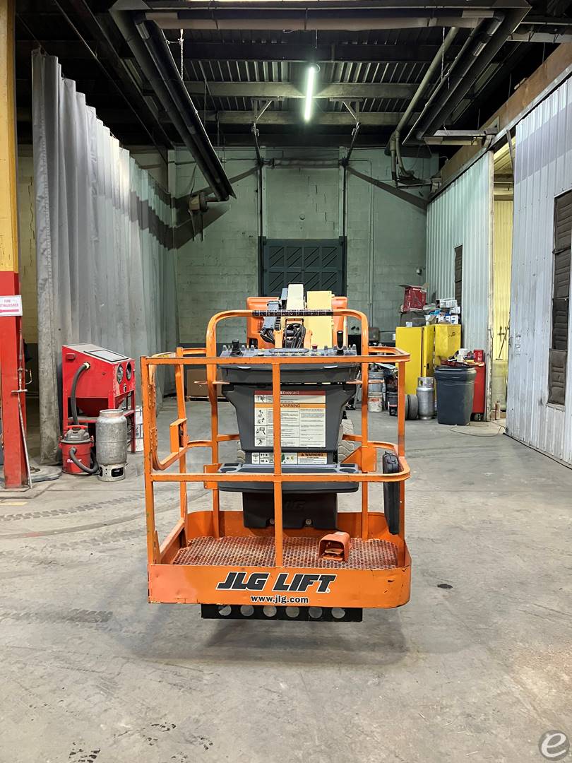 2012 JLG E300AJP