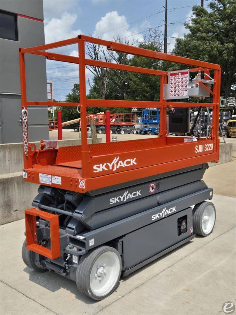 2015 Skyjack SJIII3220 Electric Scissor Lift - 123Forklift