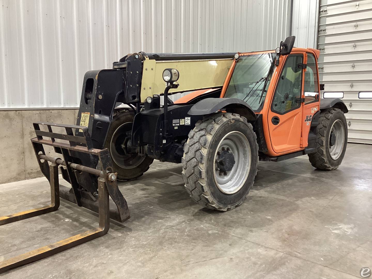 2018 JLG 742