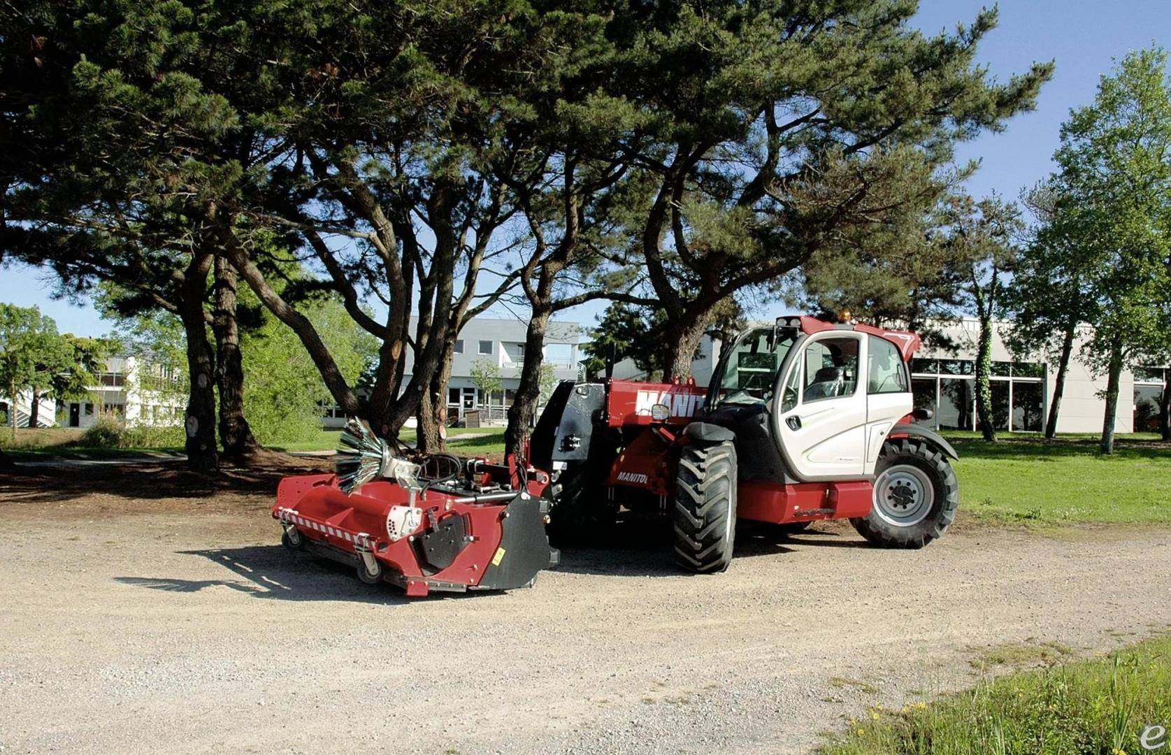 2025 Manitou PICK UP SWEEPER