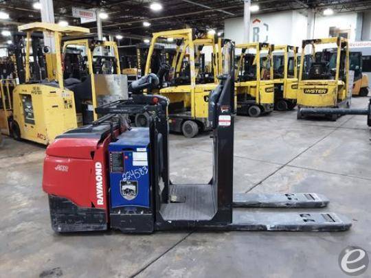 2020 Raymond 8720