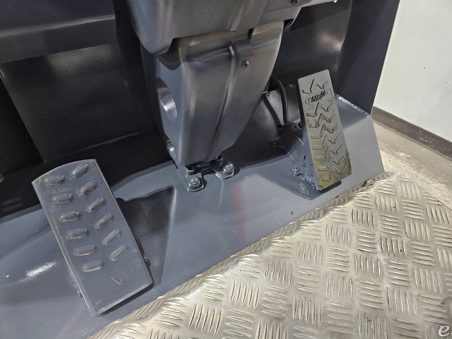 2015 Aisle-Master 44S