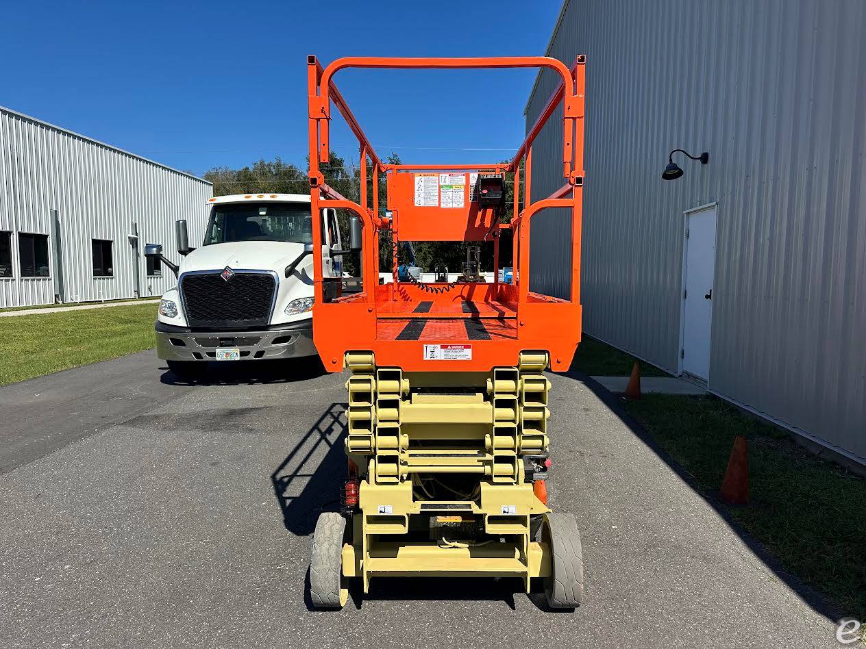 2015 JLG 3246ES