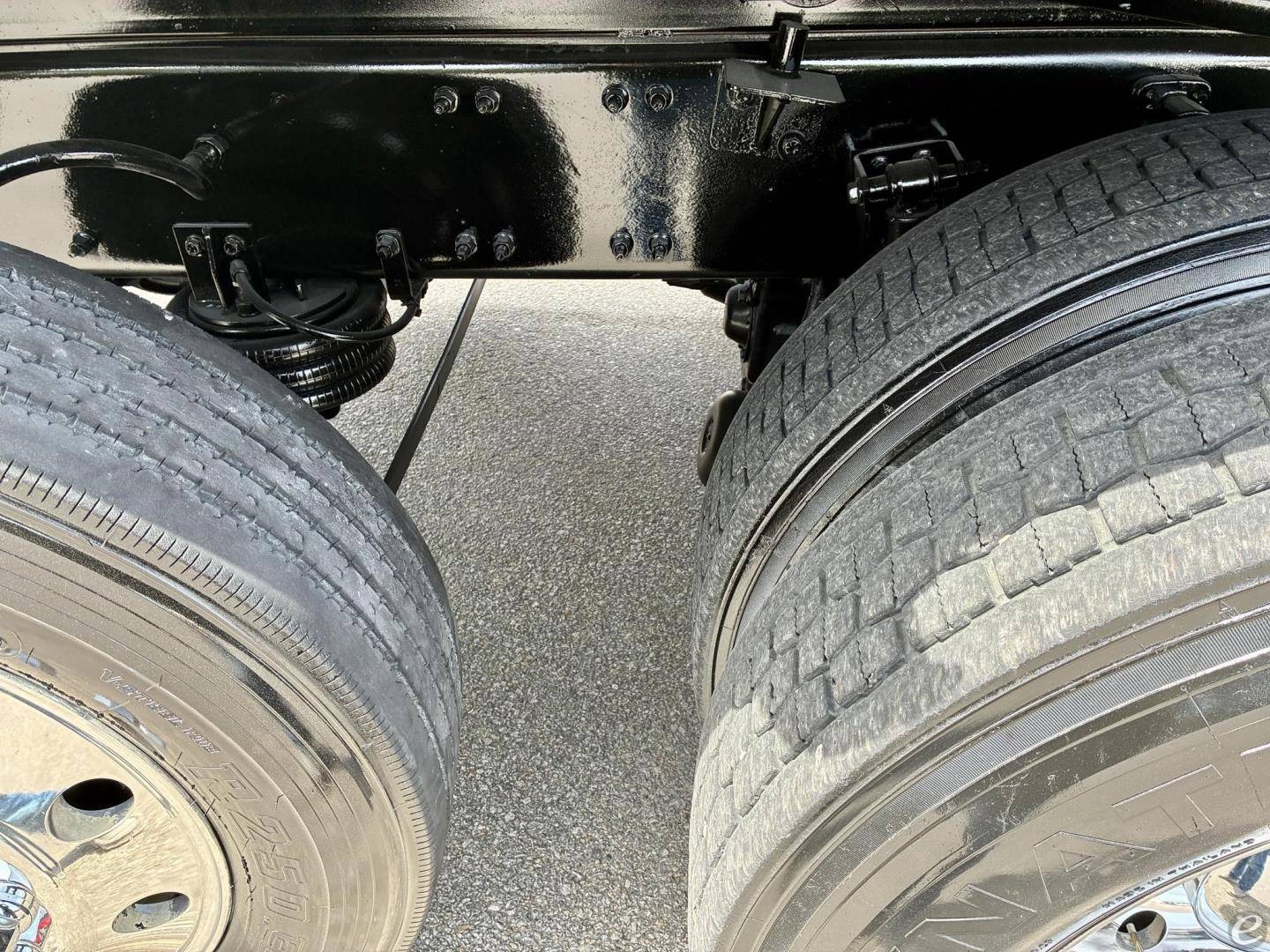 2022 Volvo VHD64F300