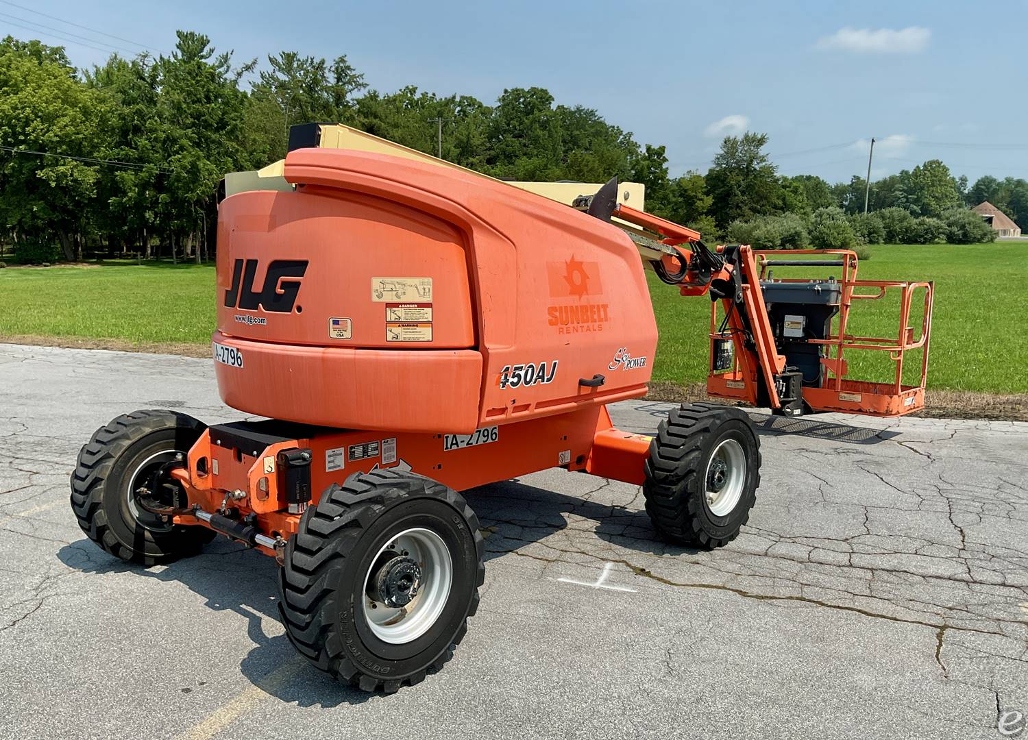 2017 JLG 450AJ