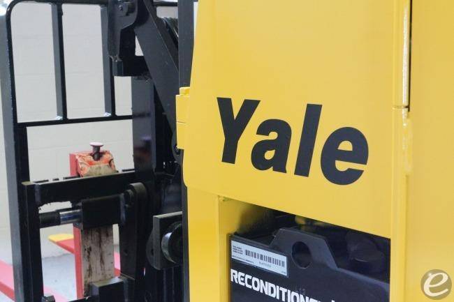 2004 Yale NR040AENS24TE091 Electric Reach Truck - 123Forklift
