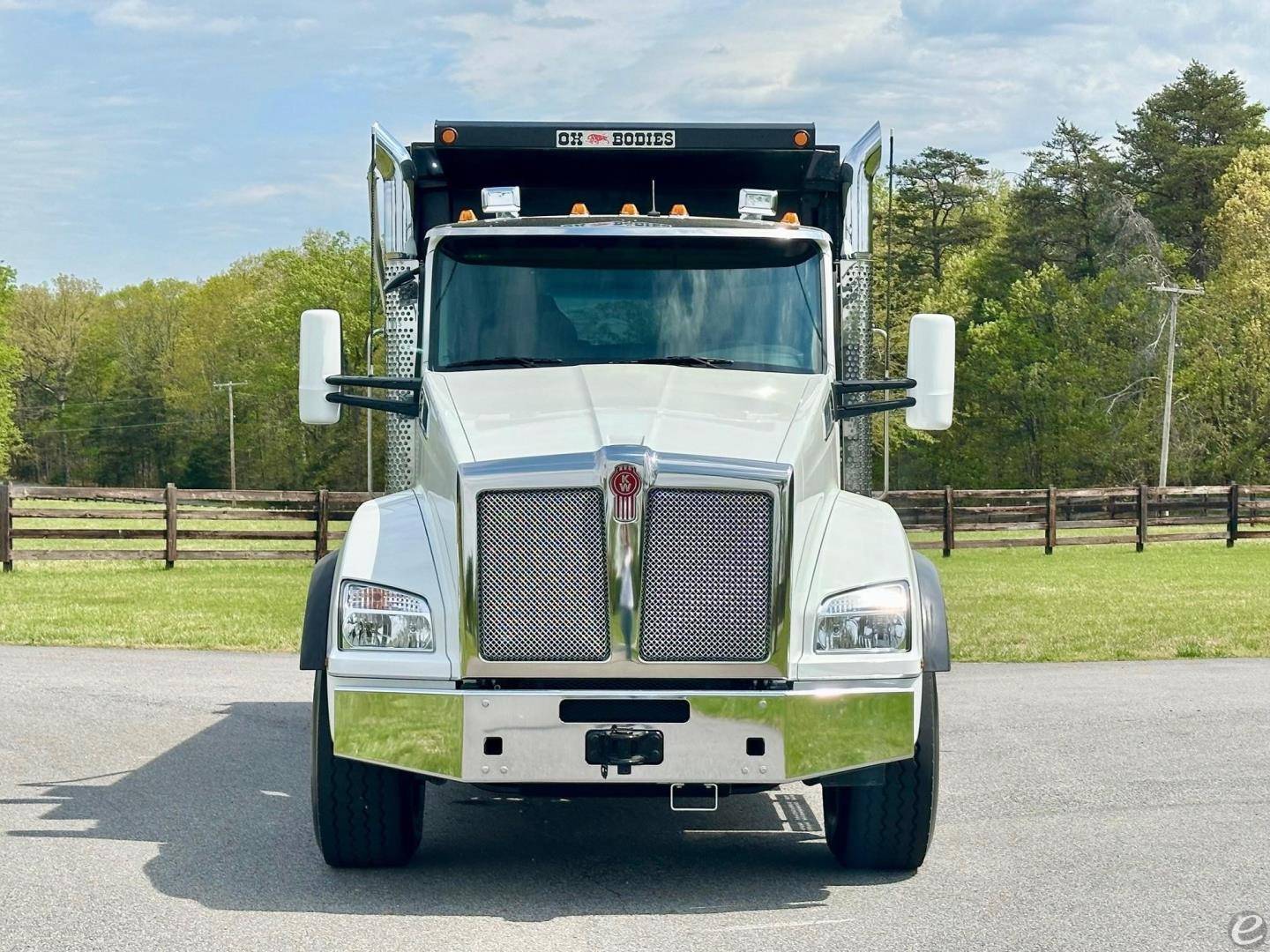 2025 Kenworth T880
