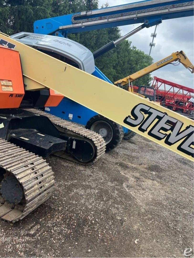 2017 JLG 660SJC