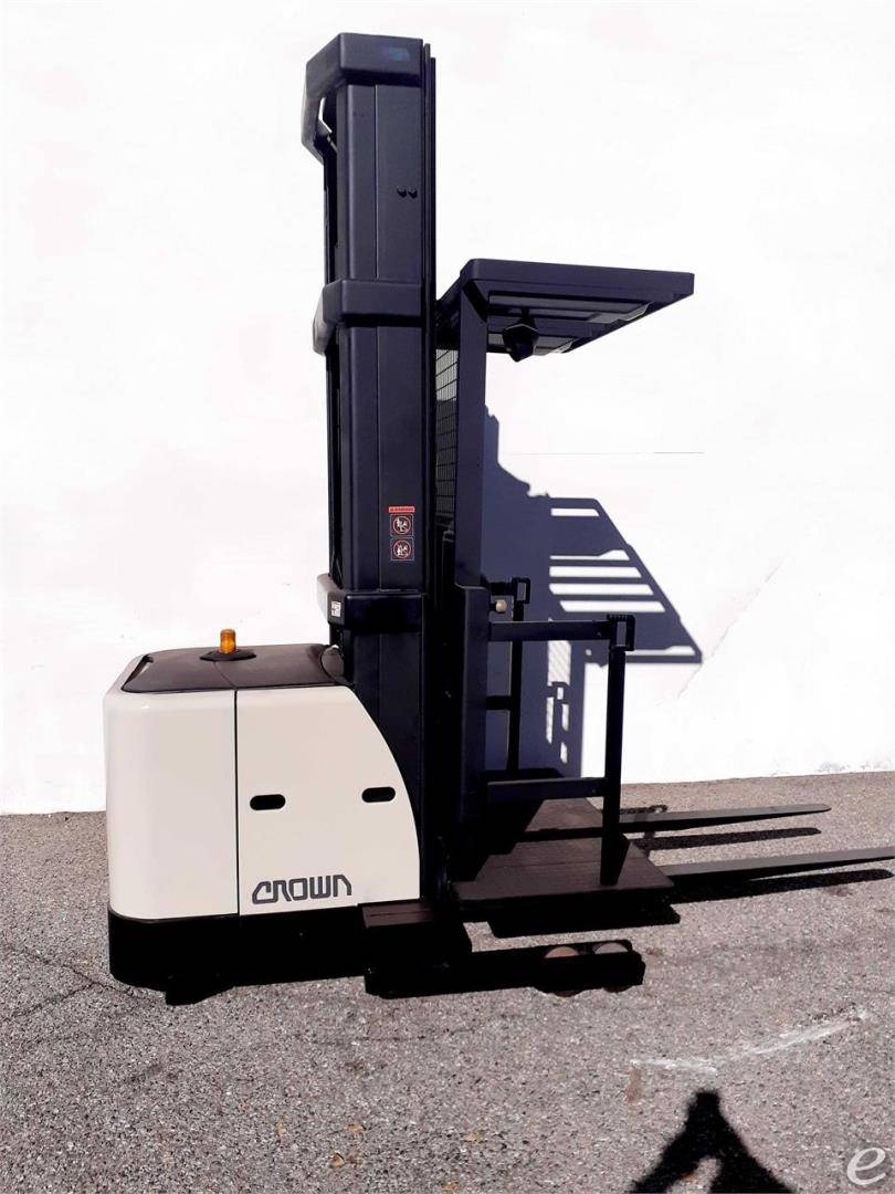 2007 Crown SP3420-30 Electric Order Picker - 123Forklift
