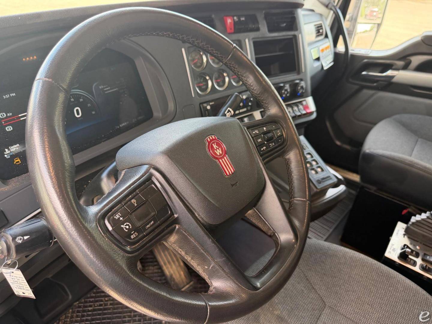 2025 Kenworth T880
