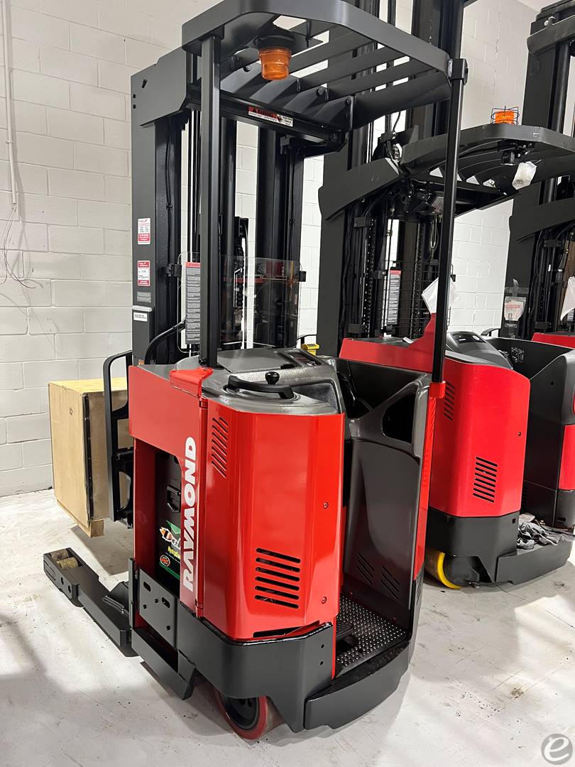  Raymond EASIR40TT Electric Reach Truck - 123Forklift