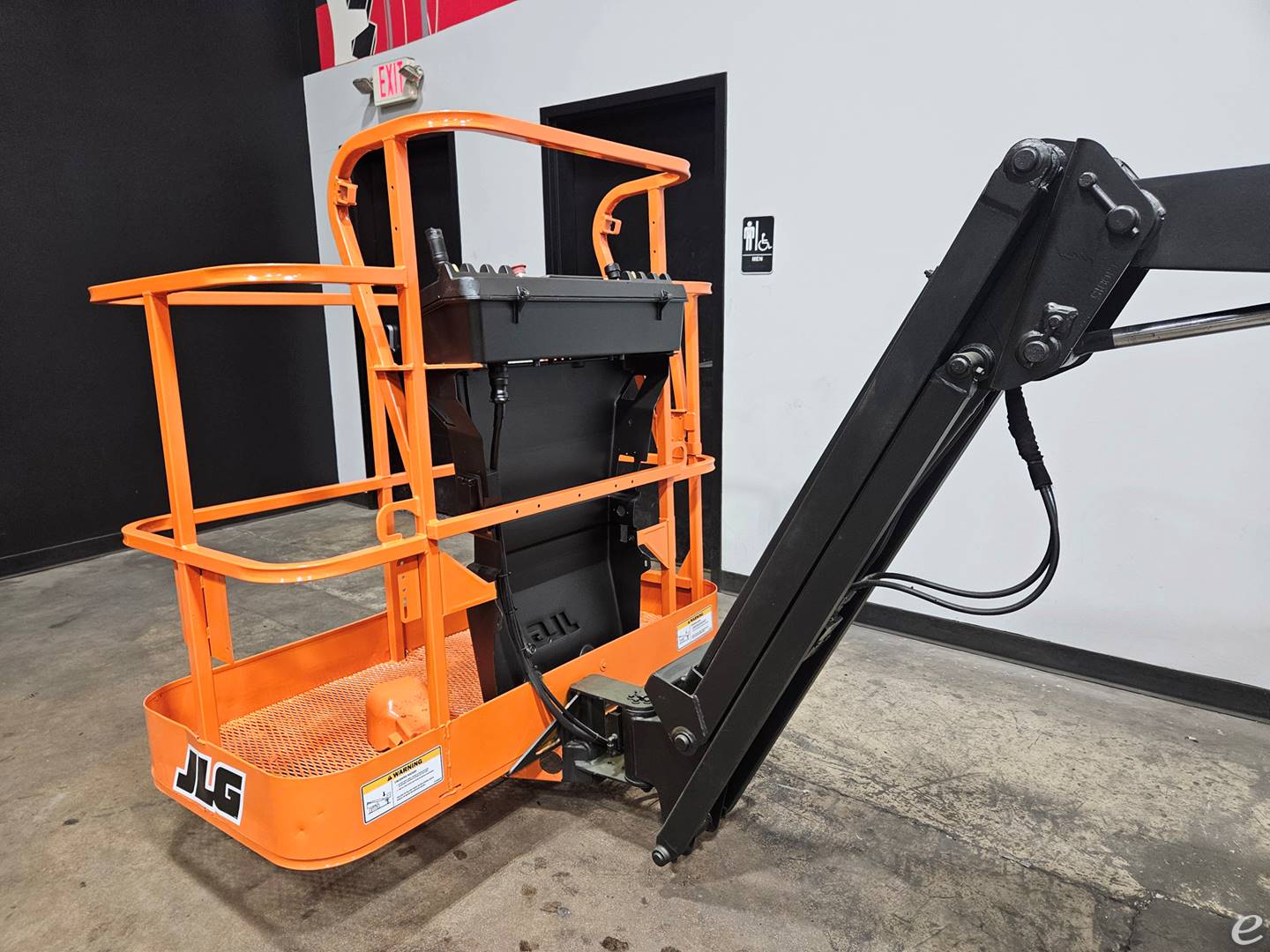 2015 JLG E450AJ