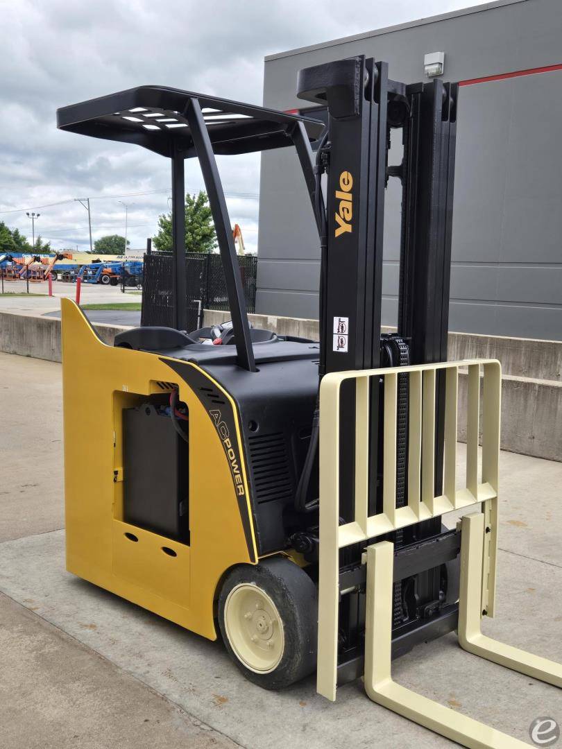 2019 Yale ESC040AD