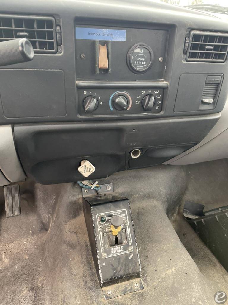 2001 Ford F650 XLT
