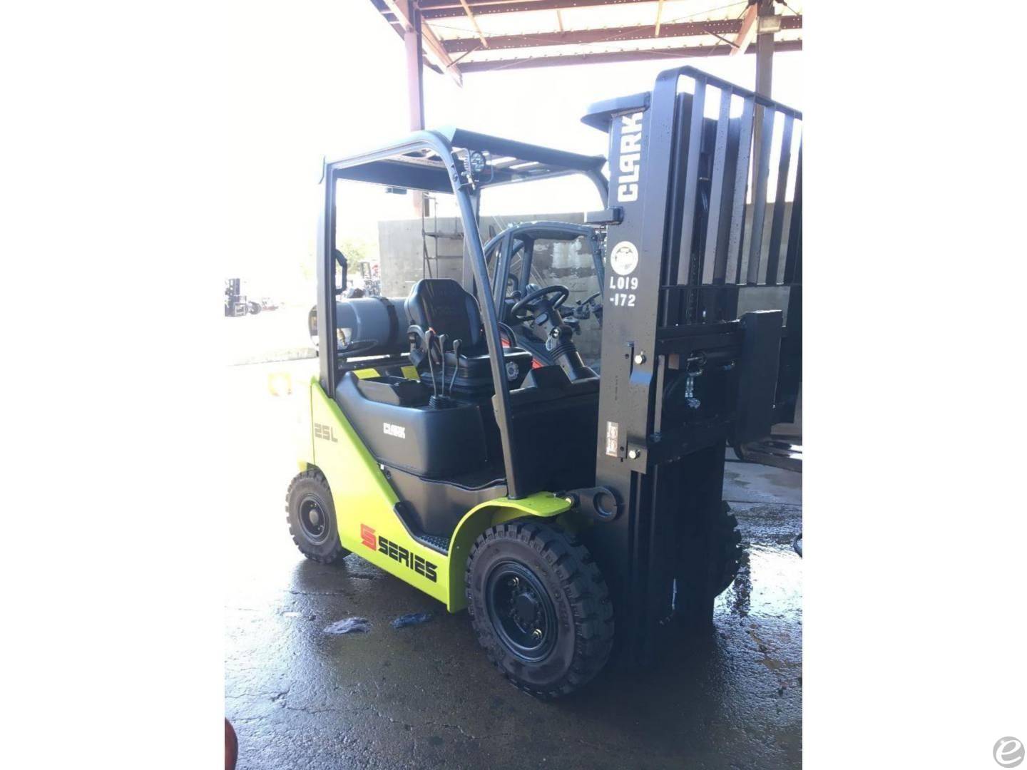 2019 Clark S25L