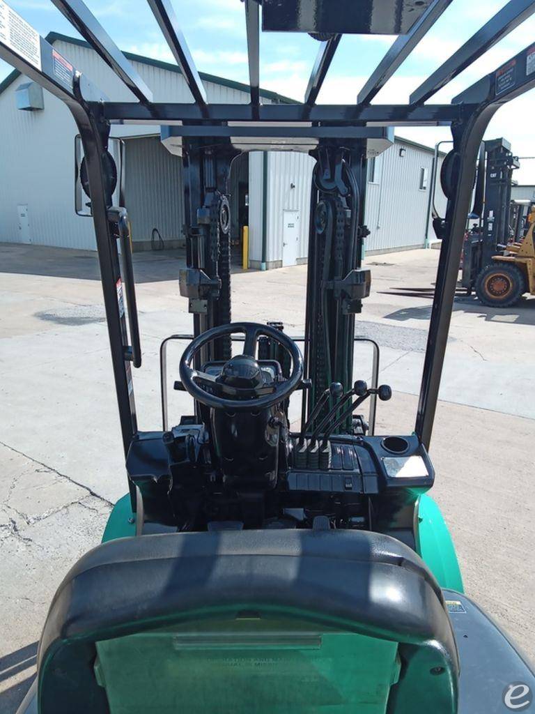 2015 Mitsubishi FG30N