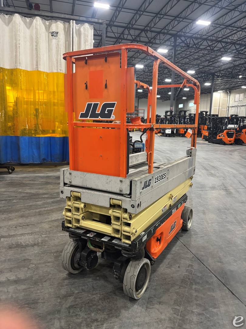 2013 JLG 1930ES