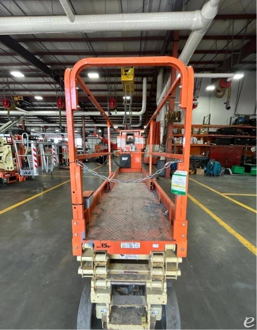 2017 JLG 1930ES