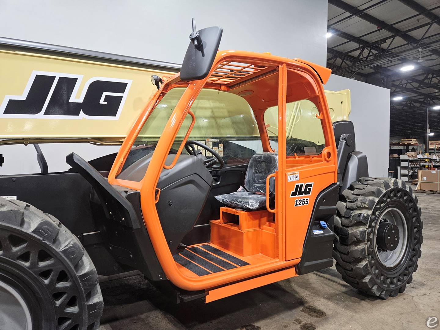 2017 JLG 1255