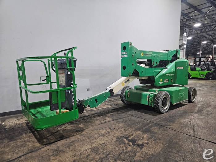 2014 JLG E400AN