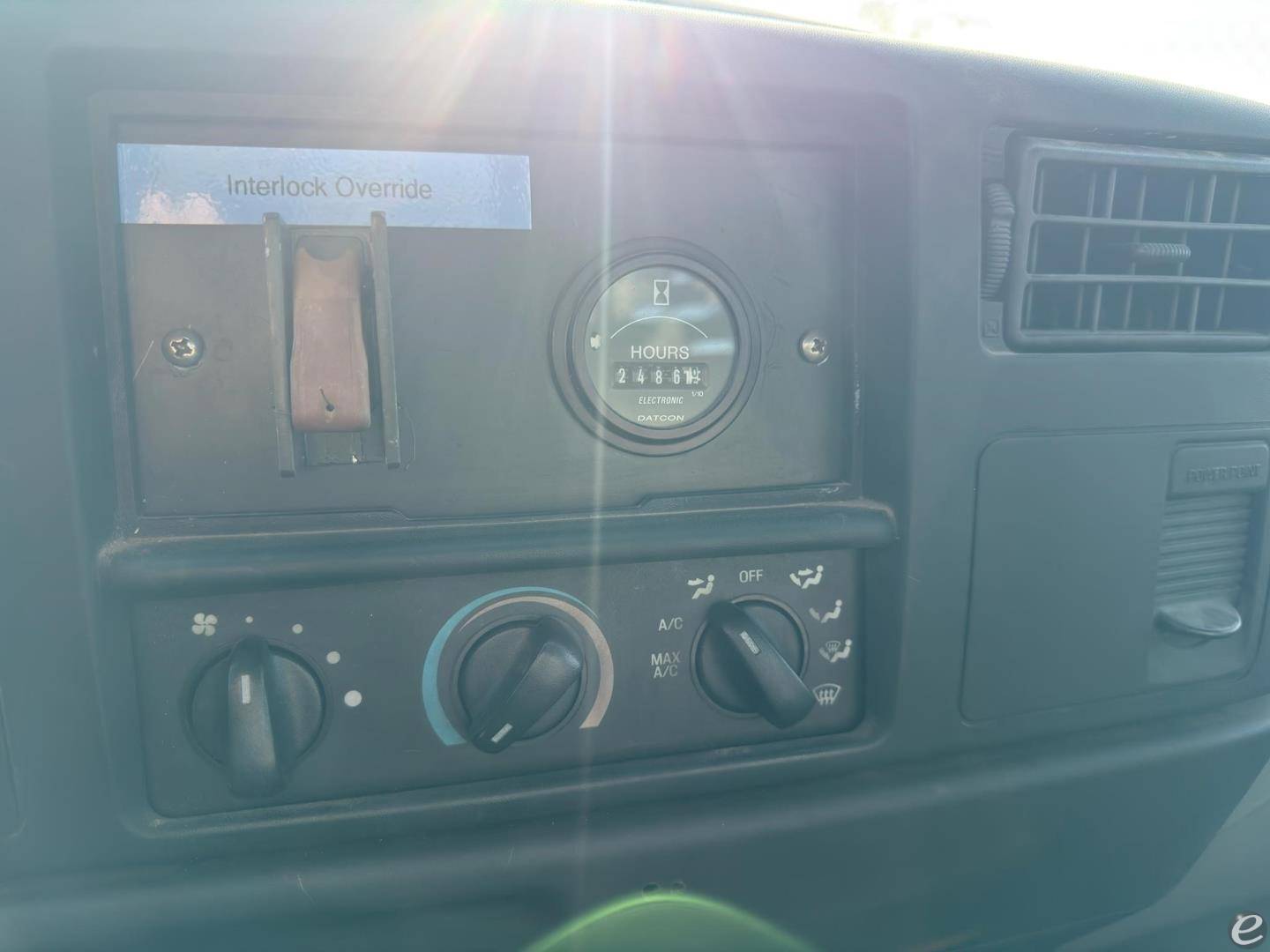 2001 Ford F650 XLT